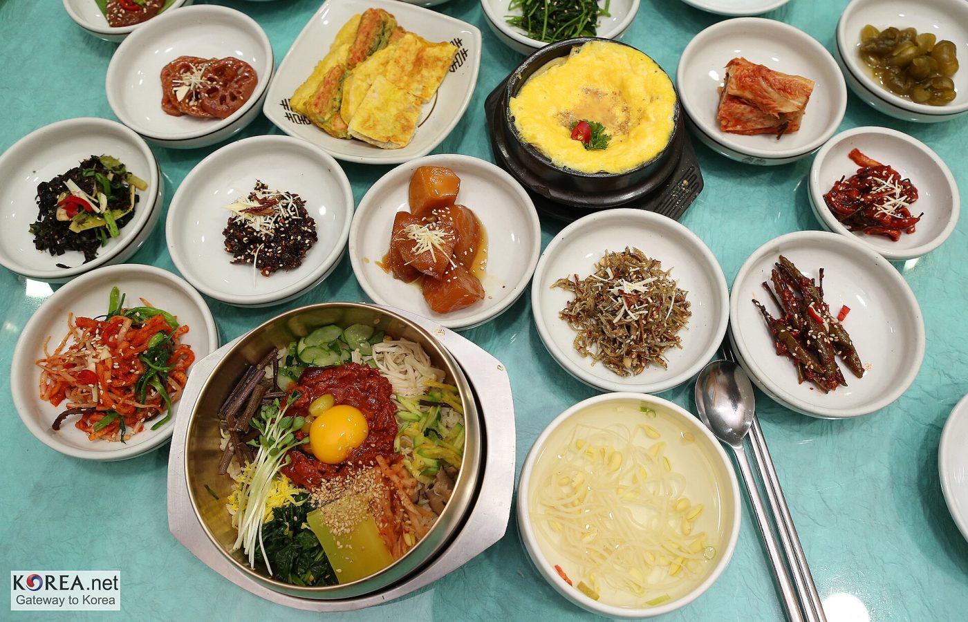 Why Korean Meals Arrive With So Many Side Dishes