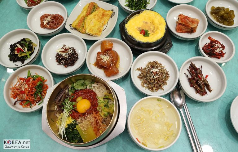 Why Korean Meals Arrive With So Many Side Dishes